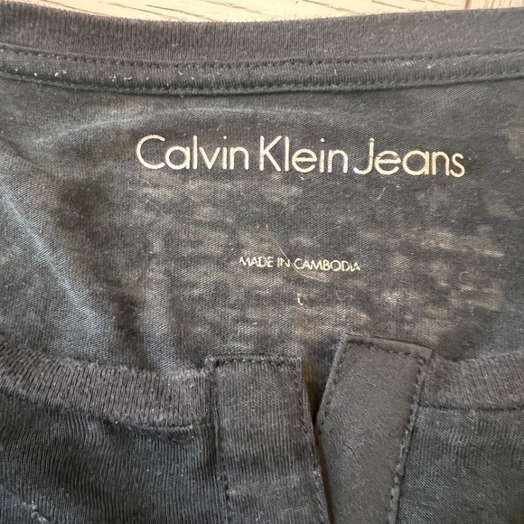 Calvin Klein basic black T with front pockets, button front. Size L - Picture 3 of 7